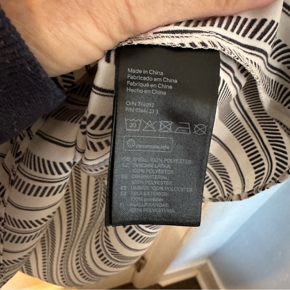 H&M Dress Striped Black & White Feathered Print Drawstring Waist V-Neck Size 14 - Picture 8 of 12